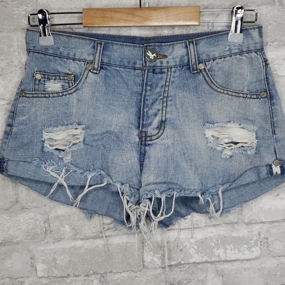 One Teaspoon Bandits Relaxed Fit Distressed Shorts - Picture 1 of 6